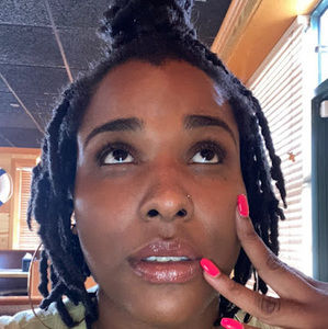 Meet your Posher, Deangela